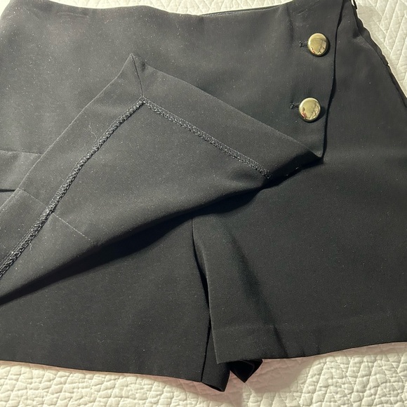 Zara women’s size small black mini skort with wrap front flap - Picture 6 of 8